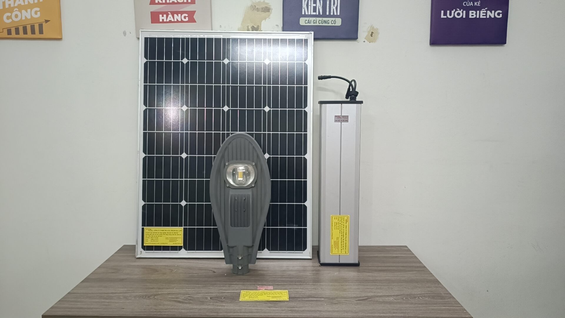 Đèn đường năng lượng mặt trời dự án 60w 80w